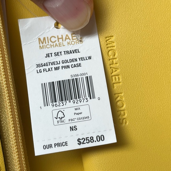 Michael Kors Wallet🎈🎈 - Picture 4 of 7